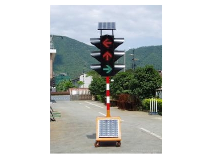 太阳能移动红绿灯